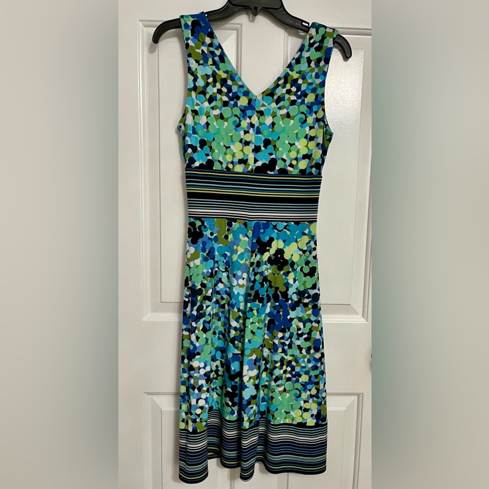 Beautiful Abstract Dress - Picture 2 of 4